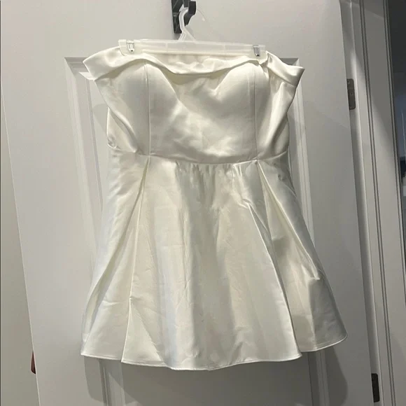 Meshki White Mini Dress - Picture 2 of 5